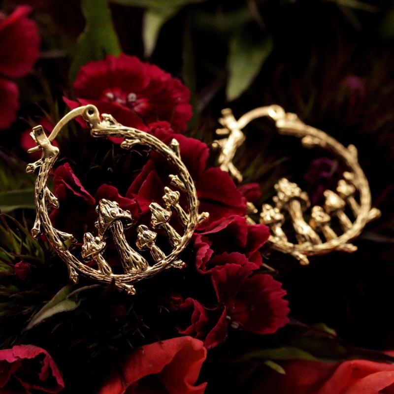 Pilz-Ohrringe für Damen Goldene Pilz-Hänge-Creolen Mädchenschmuck Geschenke Niedlicher Pilz C-förmiger Ohrring