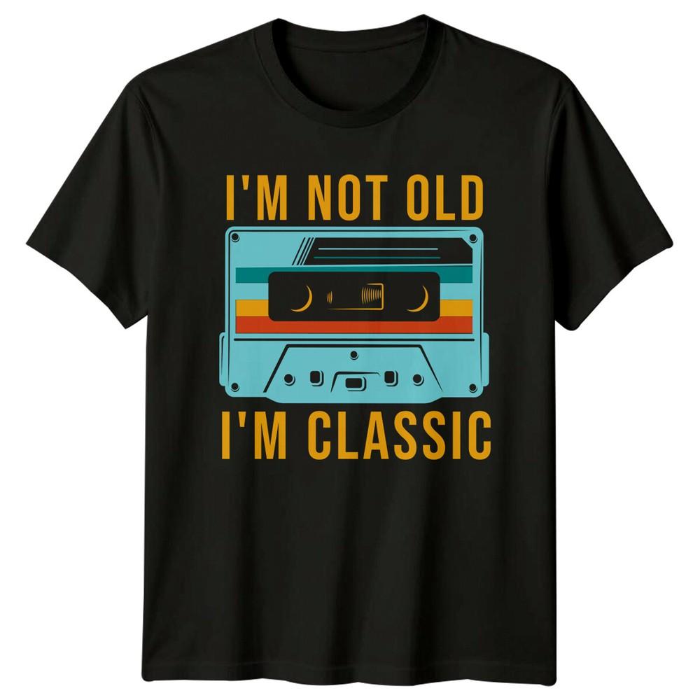 

Ретро кассетная лента Я НЕ СТАРЫЙ Я КЛАССИКА Футболка в винтажном стиле M