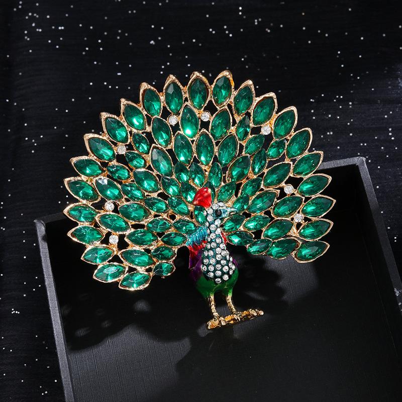 Peacock Brooch for Women, European and American Fashion, Clothing Accessories, Vintage Animal High-end Chest Flower