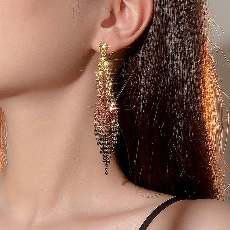 

Simple and Versatile Shiny Diamond Long Fringed Earrings