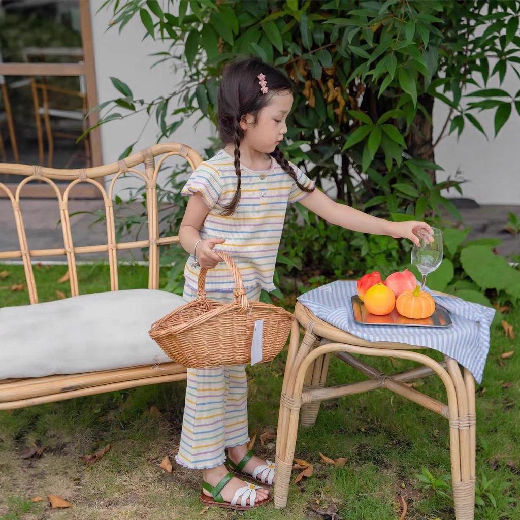 Buntes gestreiftes Sommer-Set für Mädchen: Oberteil & Schlaghose im koreanischen Stil.