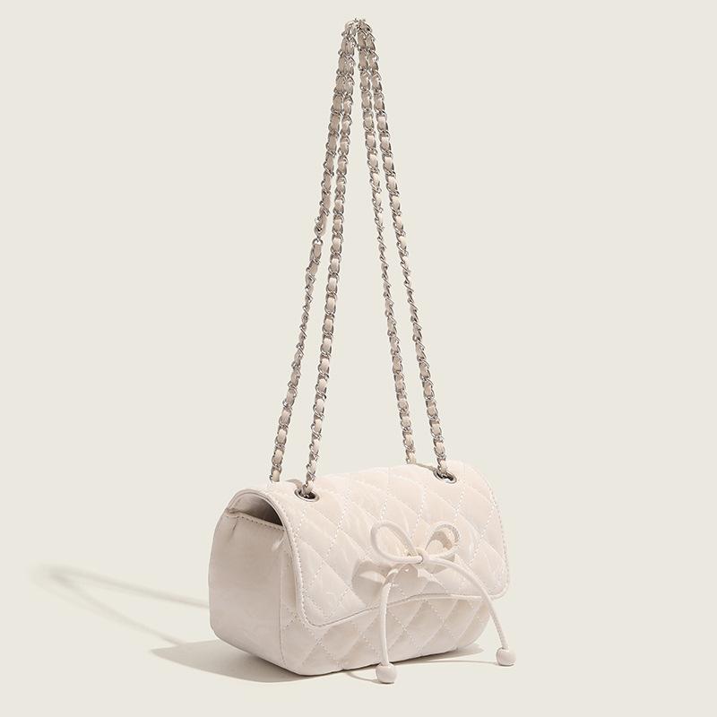 Small female  chain commuter bag with a bow magnetic clasp flip top single shoulder crossbody new fashionable
