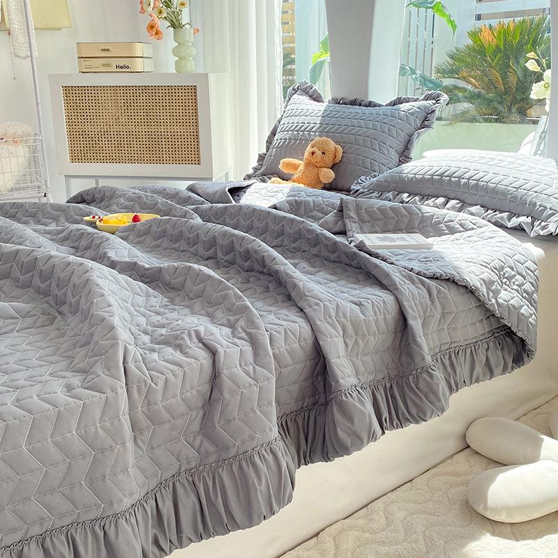 Pleated Cream Style Summer Quilt: Lightweight, Solid Color for Air Conditioning