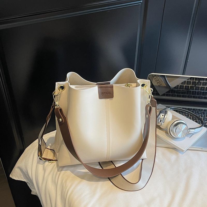 Large Capacity Bag Women's Bag Autumn and Winter New Trendy Fashion Broadband Messenger Bag Shoulder Handbag