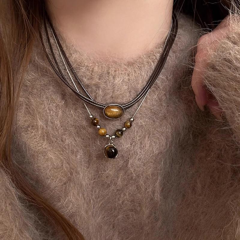 Retro Tiger Eye Stone Necklace for Women: High-End Autumn & Winter Clavicle Chain