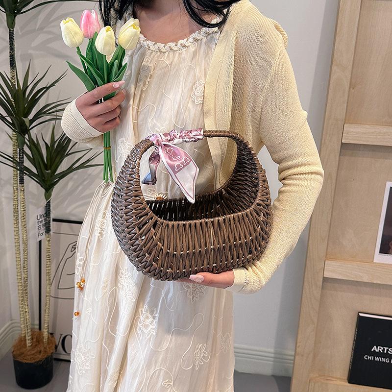 New trendy and cool personalized rattan commuter women's basket bag fashionable Xiaoxiangfeng portable small square bag