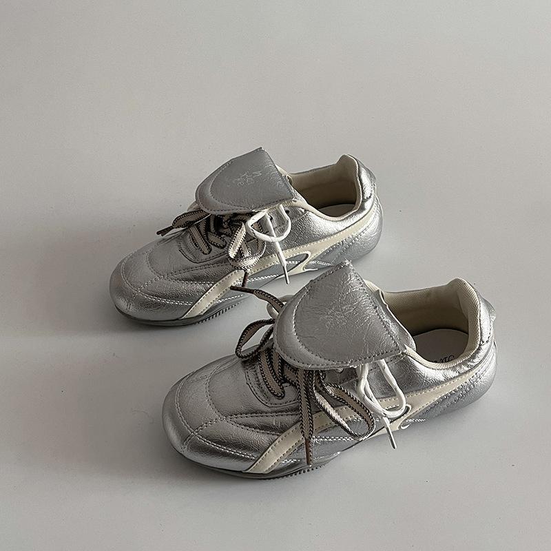 Niche Flip Cover German Training Shoes Women's Spring 2025 New Retro Temperament Versatile Casual Little White Shoes Soft Baseplate Shoes