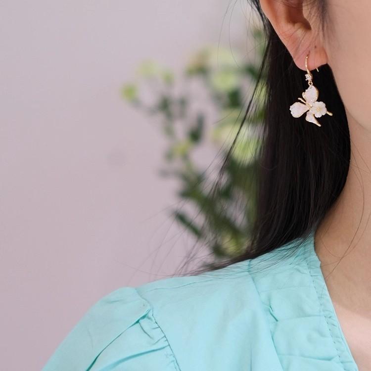 Niche Design Gradual Change Blue Butterfly Stud Earrings Women Spring and Summer High Sense Temperament Flower Ear Hook Earrings