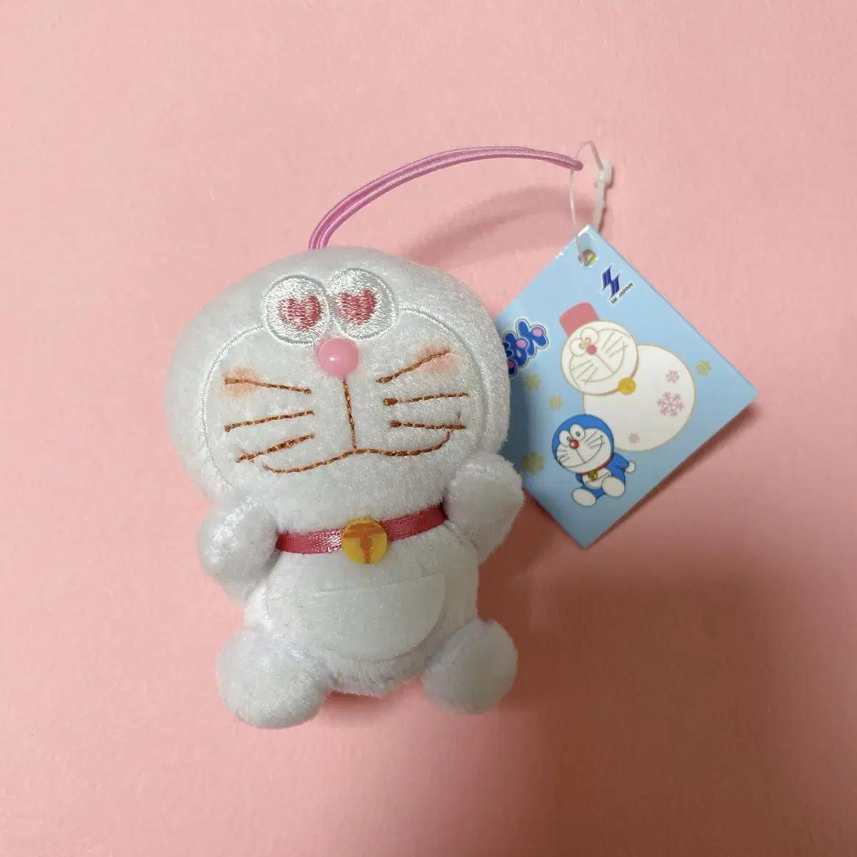 

Брелок для белой куклы Doraemon White Snowflake