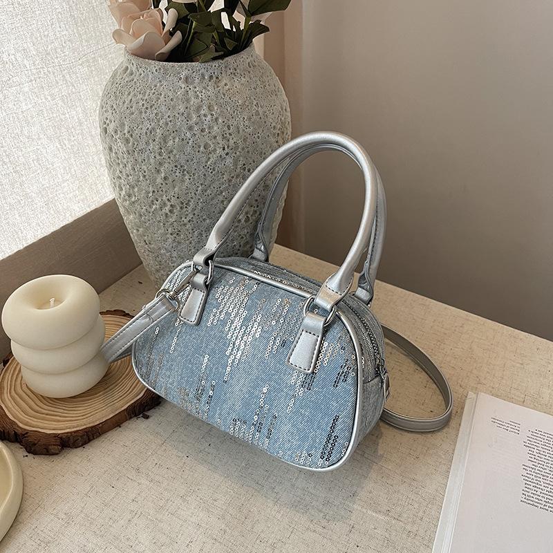 

Popular small bag women s new fashion versatile messenger bag super fire portable pillow bag серебряный