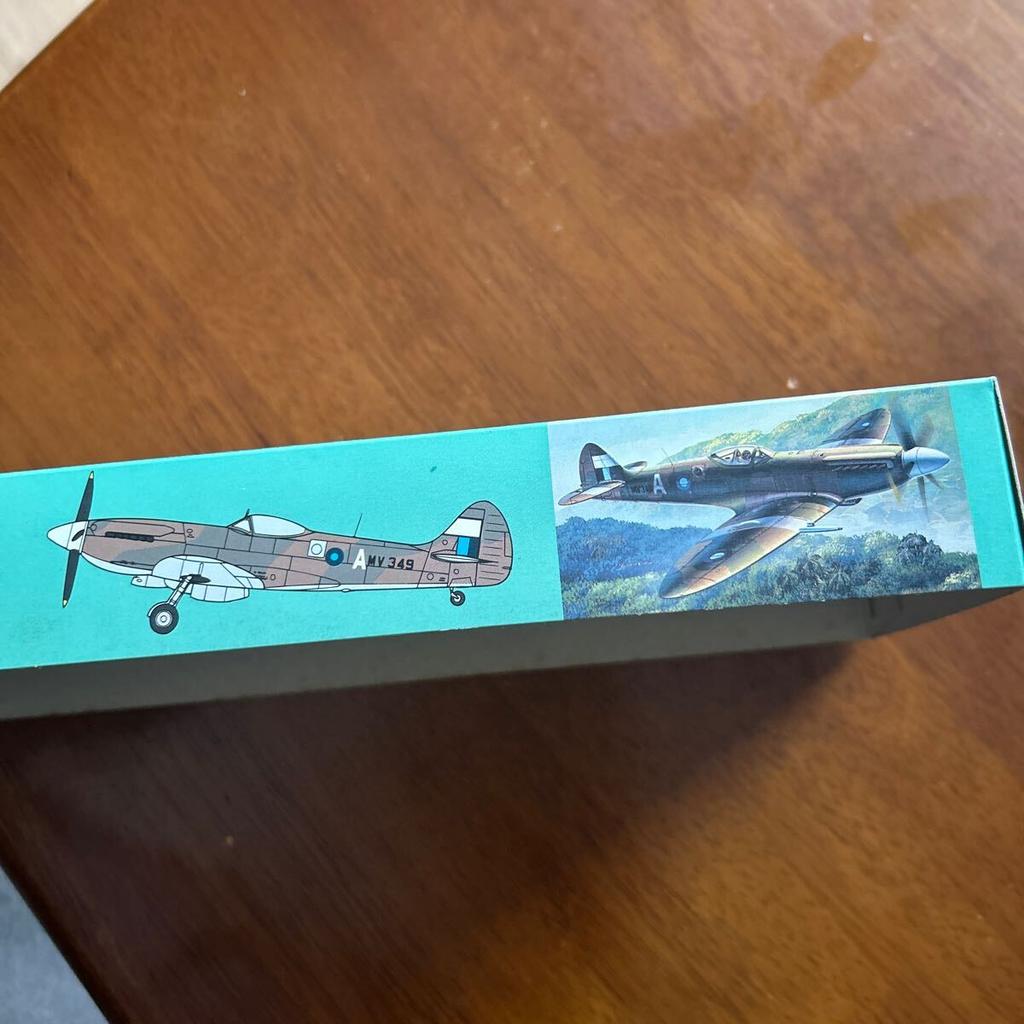Fujimi Spitfire Fighter Reconnaissance Aircraft 1/72 F.R.Mk.14E (Unopened Bag)