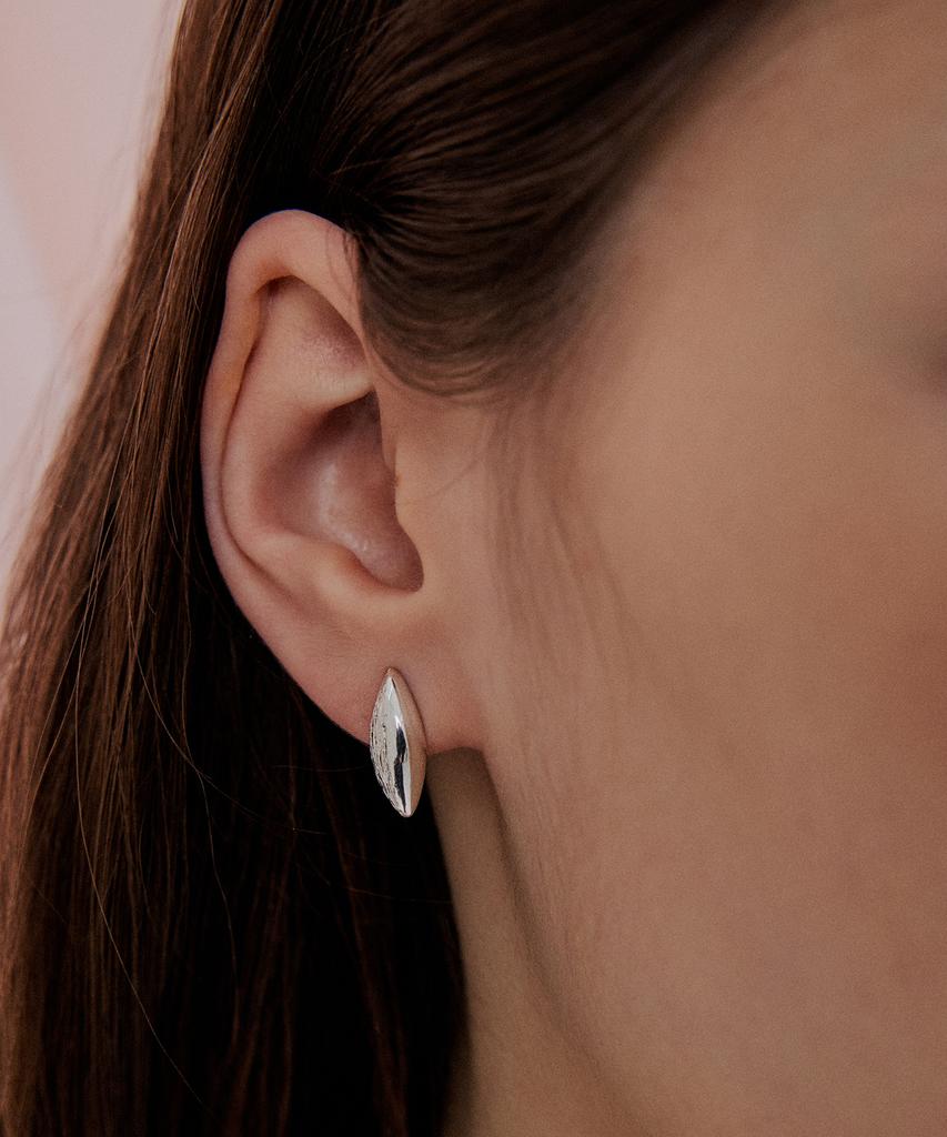 Burin Yooyoung Half Flow Earrings