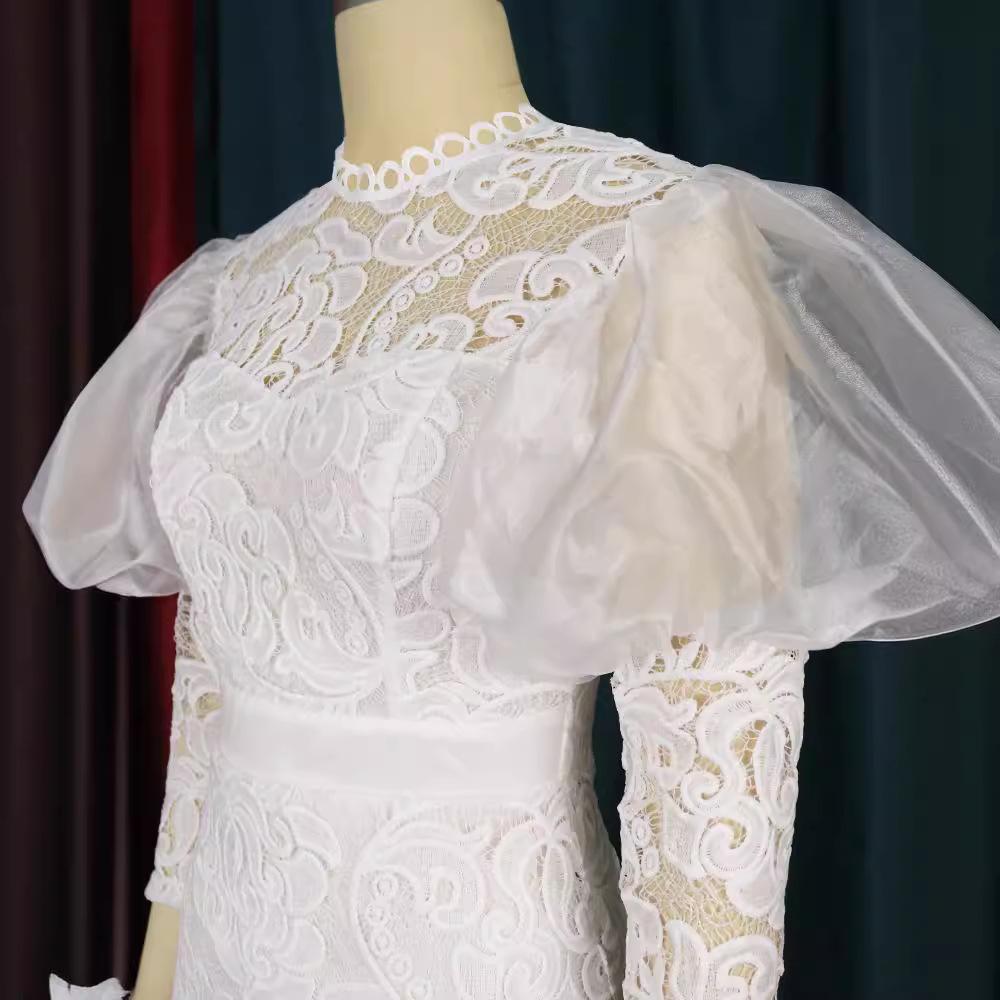 Plus Size Women's See-through Lace Patchwork Puff Sleeve Dress, Round Neck, Cinched Waist, Mid-length.