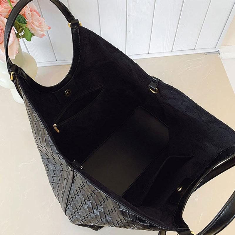 Tote Bag, New Woven Pattern Bag, High-end Retro Fashion Women's Bag, Large Capacity Commuting Shoulder Bag