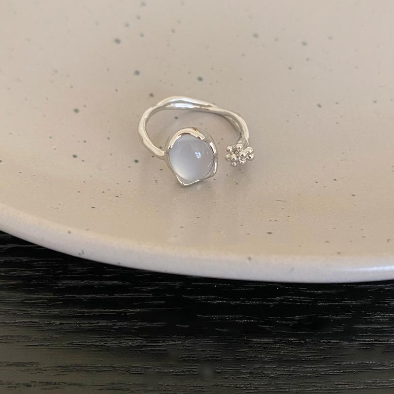 

Смола овальное открытое кольцо светлая роскошь мода персонализированное кольцо на указательный палец универсальный темперамент высококлассные нишевые украшения