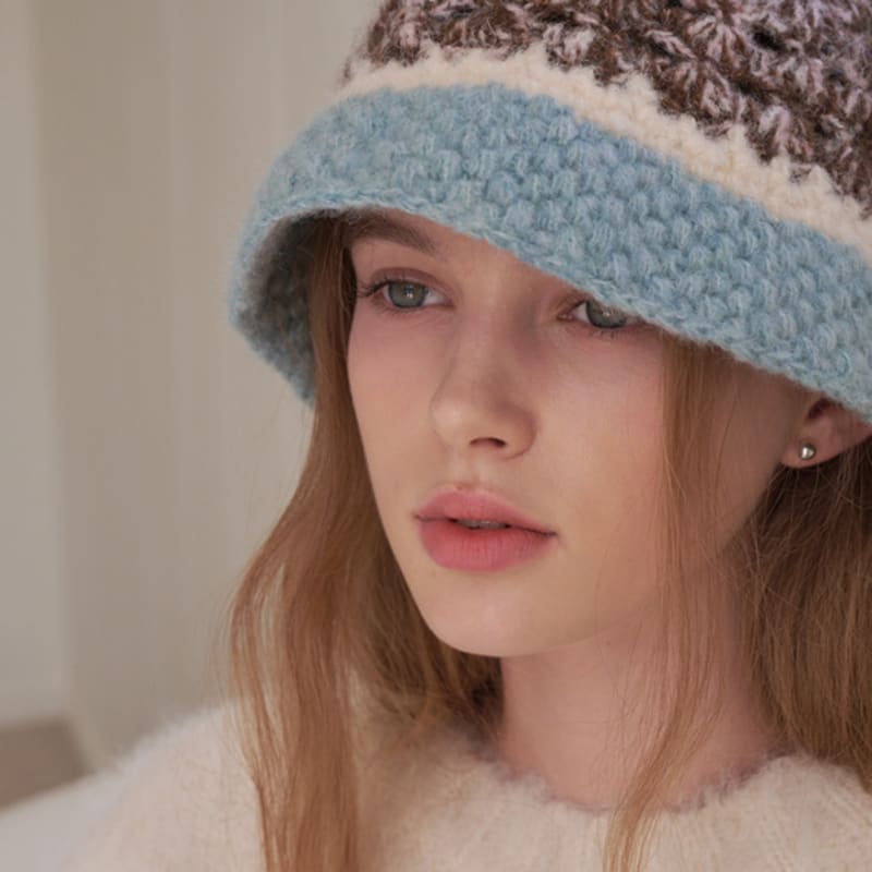 ALLINCOMPLETE Shell Crochet Hat (2 Colors)