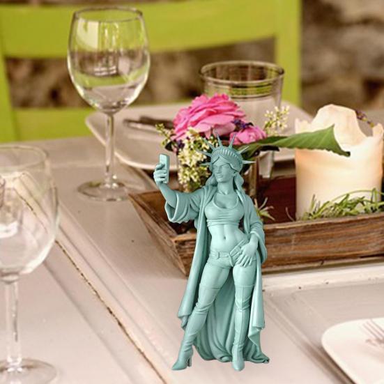 Statue of Liberty Selfie Figurine Selfie Goddess Sculpture Figurine Home Office Living Room Desktop Decoration Ornament