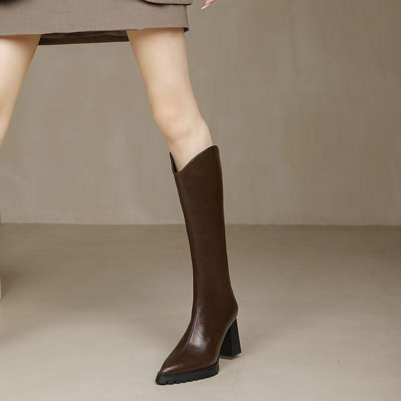 

Коричневые вестерн-сапоги с V-образным вырезом, но ботфорты женские осенне-зимние на высоком каблуке с острым носком на толстом каблуке маленькие облегающие сапоги-рыцари. 42