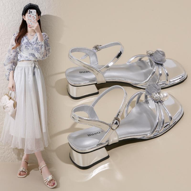 Internet celebrities with the same French word with sandals 2025 summer new fairy style outside wear temperament versatile rhinestone sandals