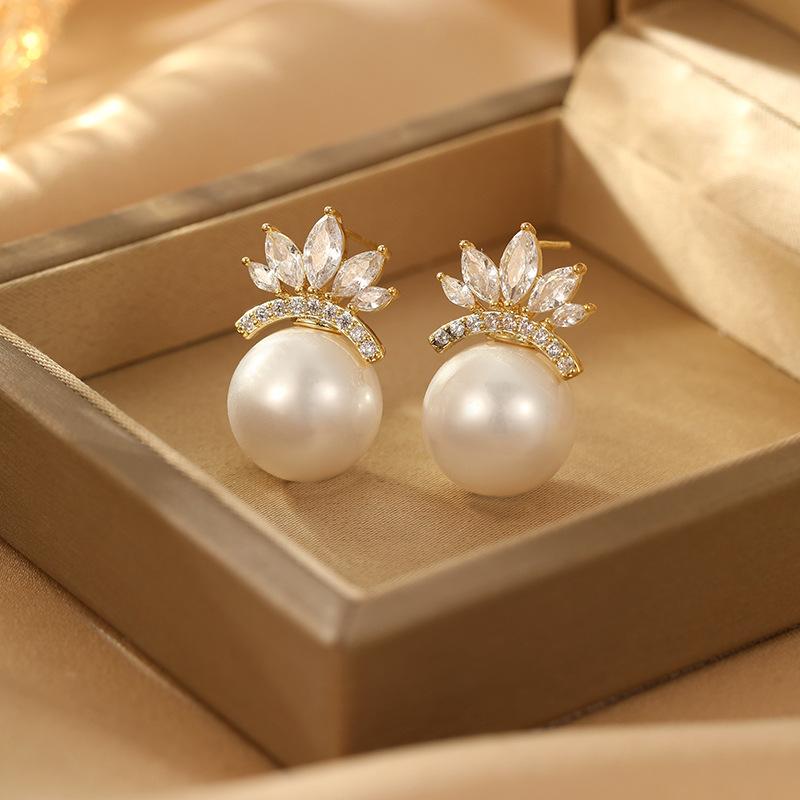 

Изысканные микро-инкрустированные циркониевые короны жемчужные серьги женские нишевые дизайнерские серьги-гвоздики 14k