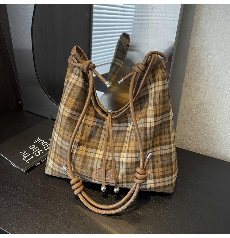 

Осінньо-зимова універсальна сумка великої місткості, жіноча нова модна сумка на плече 2024 р., сумка-тоут преміум-фактури