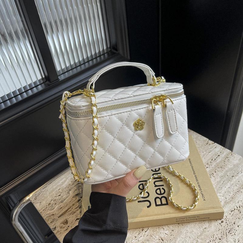 Inspired Textured Shoulder Bag - High-End Fashion 2024 Crossbody with Diamond Chain