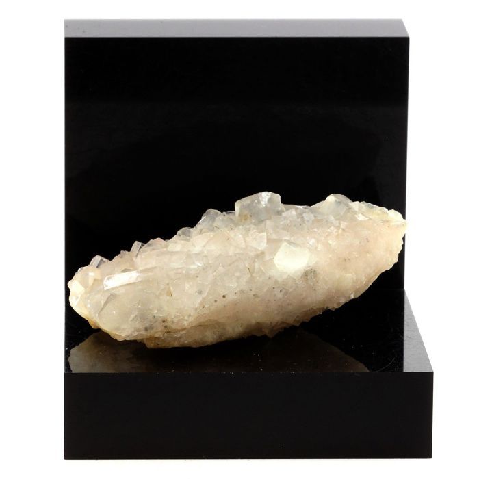 Pierres et Minéraux. Fluorite. 583.1 ct. Fontsante Mine, Var, France..