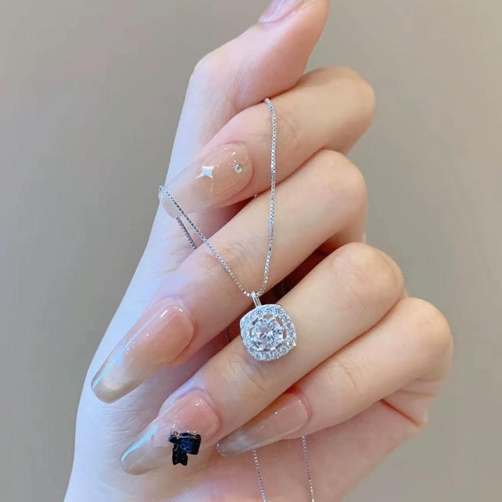 Nickel Silver-Plated Gold Sugar Cube Pendant Necklace for Women: Elegant, Simple, Versatile Luxury.