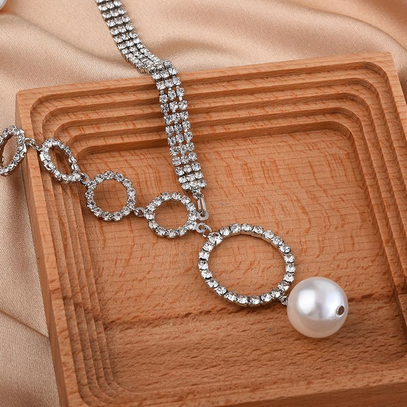 Chunky Fashionable Pearl And Crystal Adorned Choker Necklace For Dressy Occasions