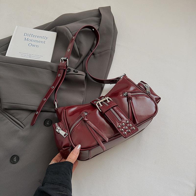 Retro sweet and cool hot girl armpit bag female 2025 autumn new high-value locomotive bag commuter shoulder handbag