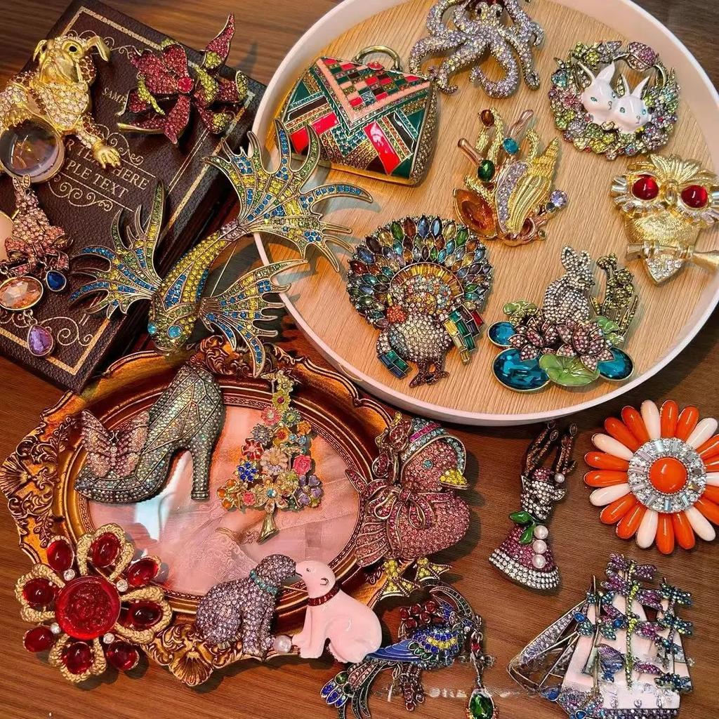 SKEDS Exquisite Large Size Vintage Brooch Rhinestone Exaggerated Butterfly Flower Animal Brooch Dinner Party Jewelry Accessories