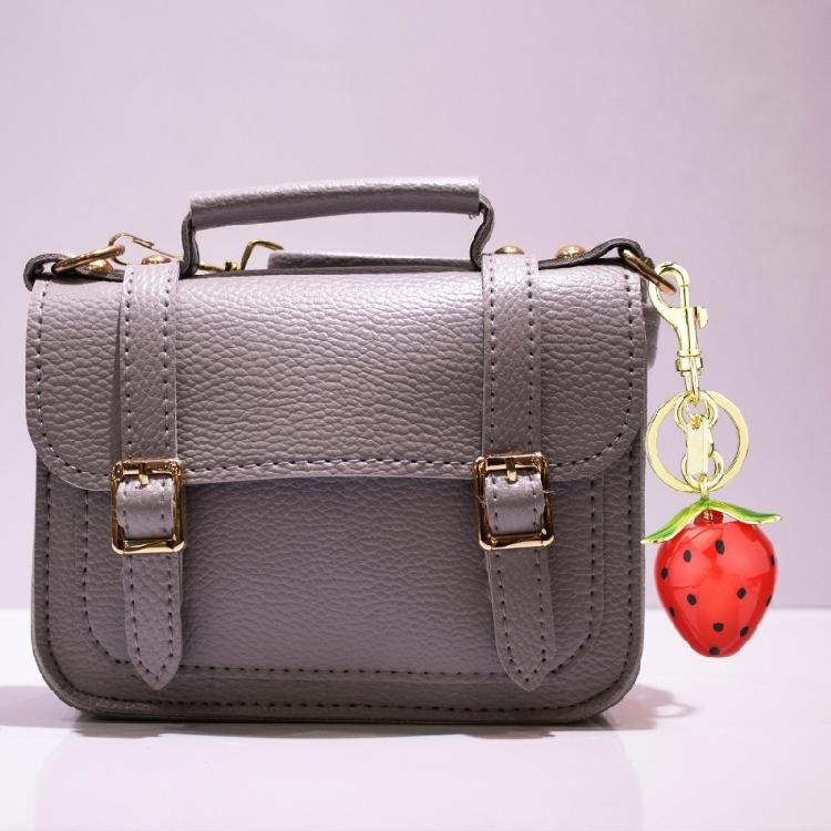 Fashion Strawberry Bag Charm Keyring Accessory Metal Key Pendant Alloy Texture Perfect for Decorating Purse and Backpack