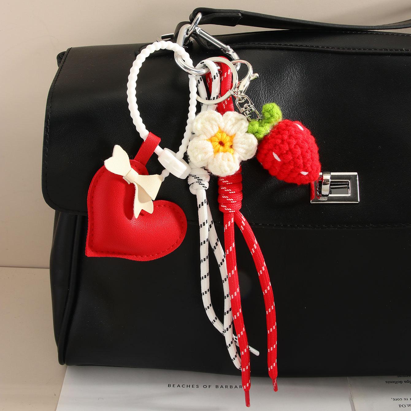 

Handmade leather love bow bag hanging strawberry flower woven rope pendant keychain high sense червоний