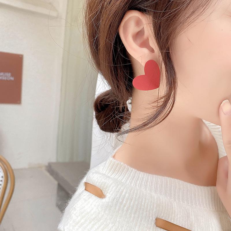 Vintage Hyperbole Black White Heart-shaped Stud Earrings For Woman Luxury Party Unusual Earrings Fashion Gift 2022