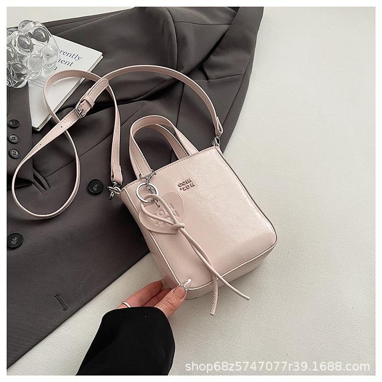 Niche light luxury hand-held small square bag women's 2025 new trendy love simple mobile phone bag high-end crossbody bag