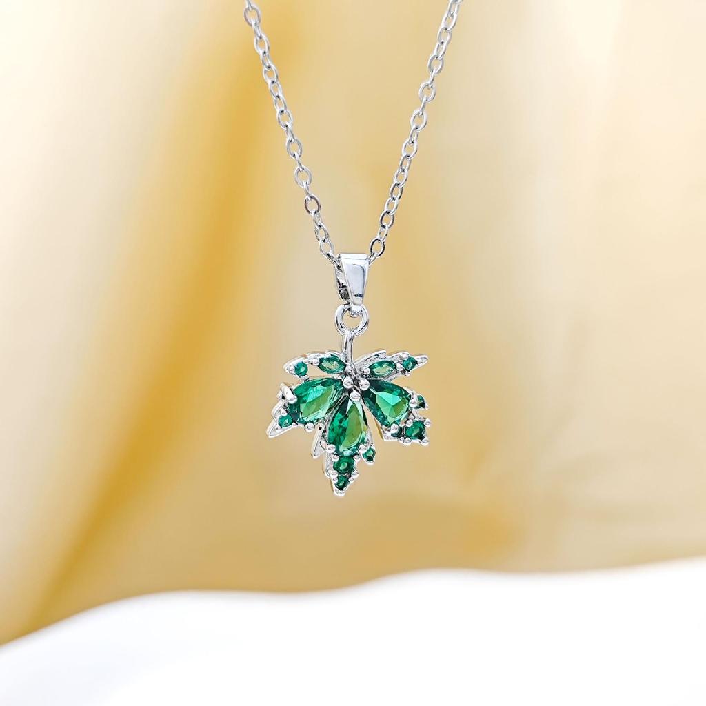 Maple Leaf Clavicle Necklace: Light Luxury Design for Women - Ideal Birthday Gift for Best Friends