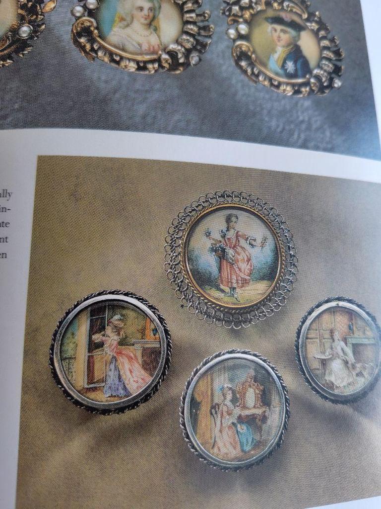 [USED] BUTTONS Foreign books