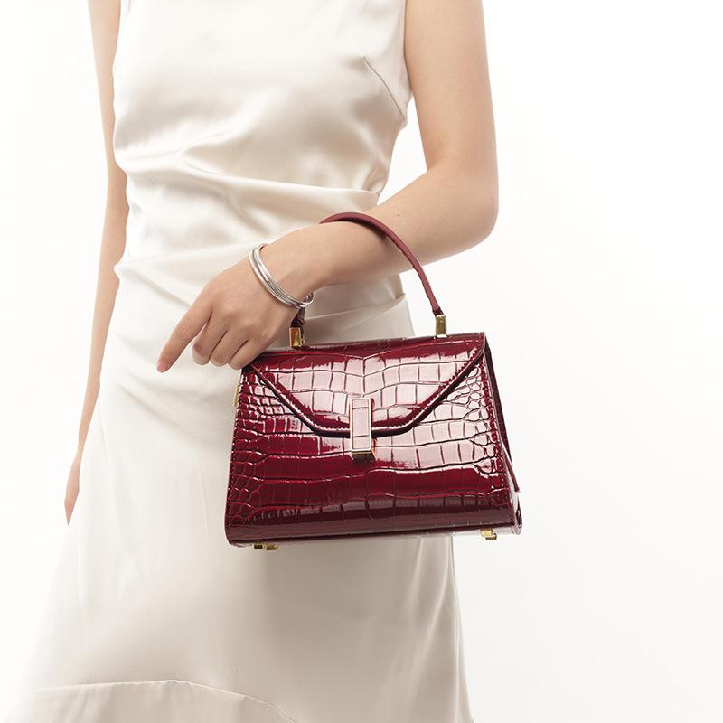 2025 Winter New Fashion Exquisite Women's Handbag, Niche High-End Crocodile Pattern Single Shoulder Crossbody Small Square Bag