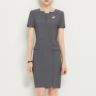 Elegantes graues Sommerkleid mit kurzen Ärmeln, professionell