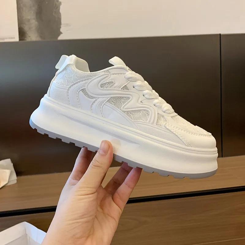 

Сетчатые Легкие Маленькие Белые Туфли на Мягкой Подошве для Женщин Новые Повседневные Спортивные Туфли на Толстой Подошве с Увеличением Высоты Женские Кроссовки 40 белый