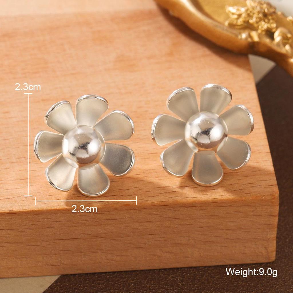 Vintage High-End Retro Flower Tassel Earrings in Zircon