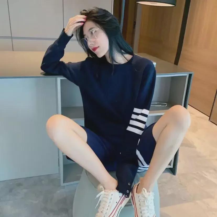 Damski luźny sweter pulower z dzianiny na Jesień/Zimę 2023 z czterema paskami TB - Casualowy okrągły dekolt, styl koreański