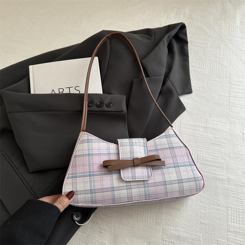 Trendy foreign style retro plaid armpit bag 2025 new sweet cool locomotive style shoulder bag temperament commuter baguette bag