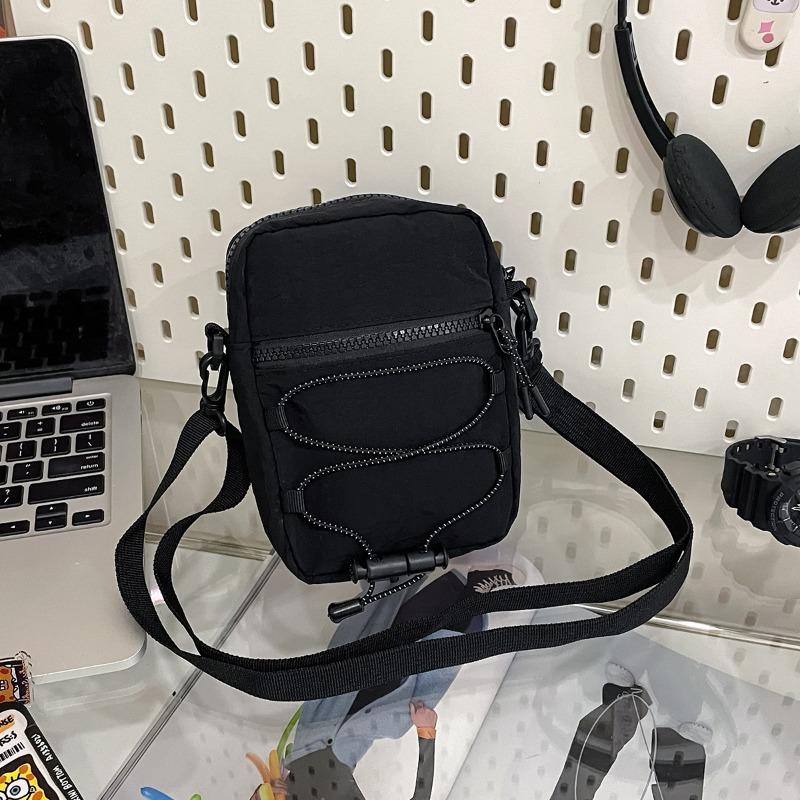 

Нейлоновая тканевая сумка женская летняя новая модная нишевая сумка-мессенджер в спортивном стиле для улицы маленькая квадратная сумка чёрный