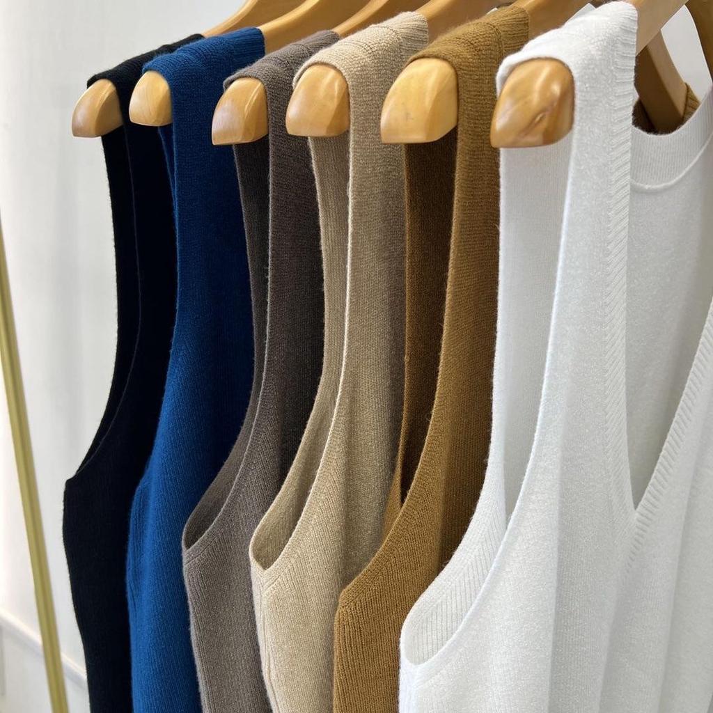 Women's Slimming V-Neck Knitted Wool Vest - Versatile Sleeveless Autumn/Winter Sweater for Layering