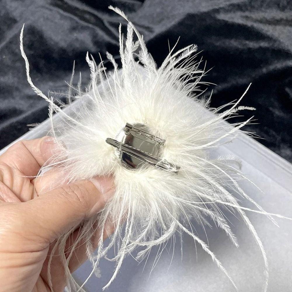 Natural Feather Ostrich Feather Brooch Lightweight Sweater Coat Pin 2024 Coat Brooches for Women