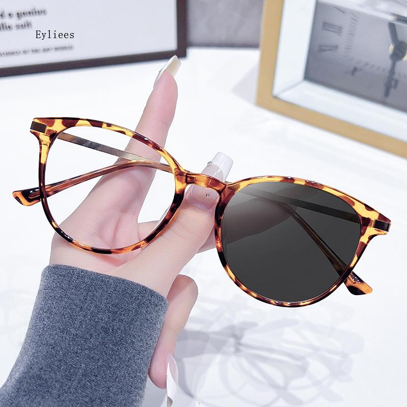 Ins Cat Eye Photochromic Glasses Frames Female Male Outdoor UV Proof Optical Grade Glasses Eye Glasses Travel Retro Spectacles Eyeglasses