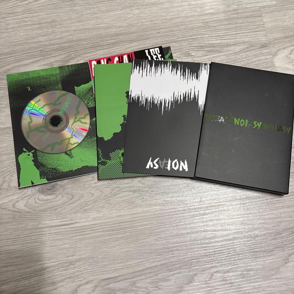 [USED] 2STRAY KIDS Christmas Fan Club Kid Photo Book and 4 other items