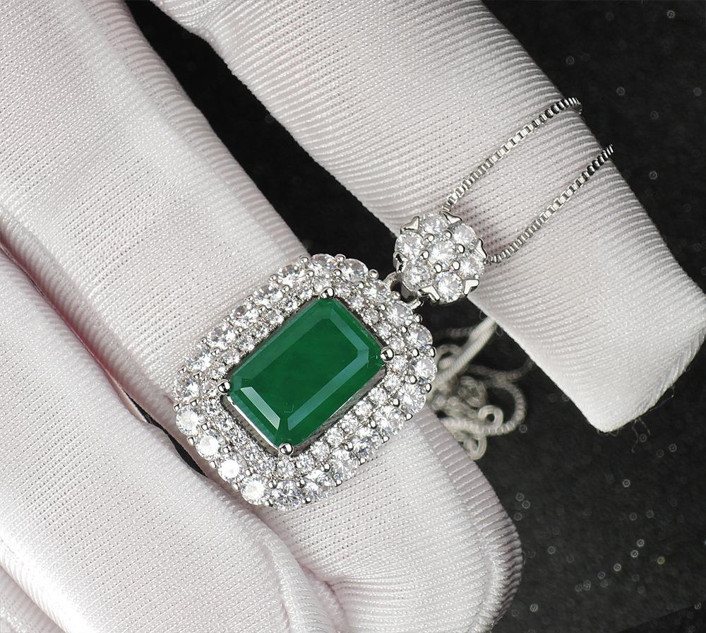 Jewelry Simulation Emerald Colored Treasure Pendant Retro Style Slightly Inlaid Zircon Women'S Necklace Pendant
