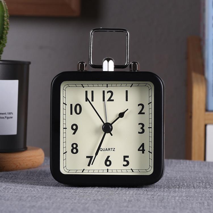 

Металлический Скандинавский Маленький Будильник Простой Цифровой Будильник Прикроватный Бесшумный Креативные Часы Персонализированные Часы для Спальни Наручные Часы